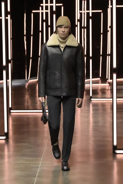 Look 18
